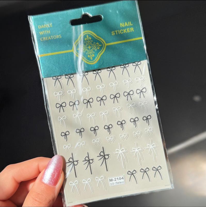 استیکر روسی طرح پاپیون سفید و مشکی کد 2104