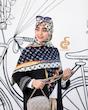 روسری مودال قواره ۱۴۰ طرح مونوگرام مشکی کرم