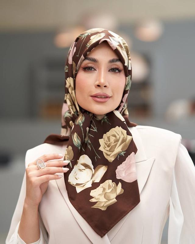 روسری تیویل شاخه گل قواره ۹۰ 