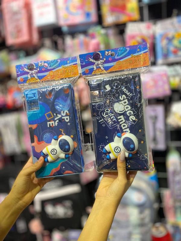 جامدادی کتابی فضانورد