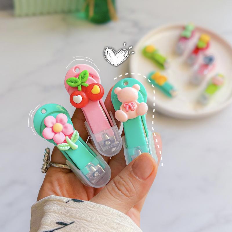 ناخنگیر استیکری درب دار