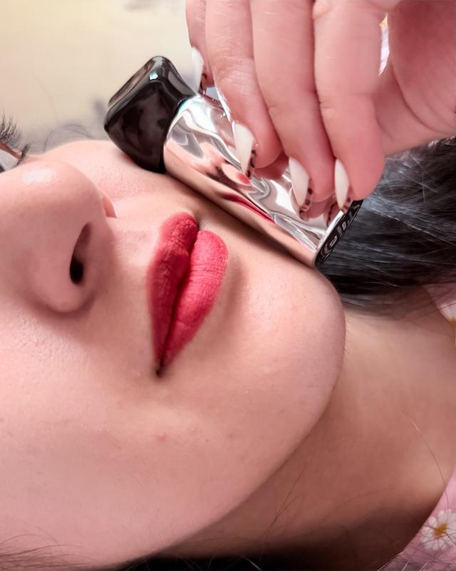 رژلب مات کره‌ای Herorang