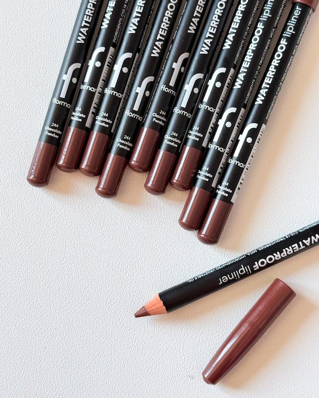 خط لب قهوه‌ای فلورمار کد ۲۴۴