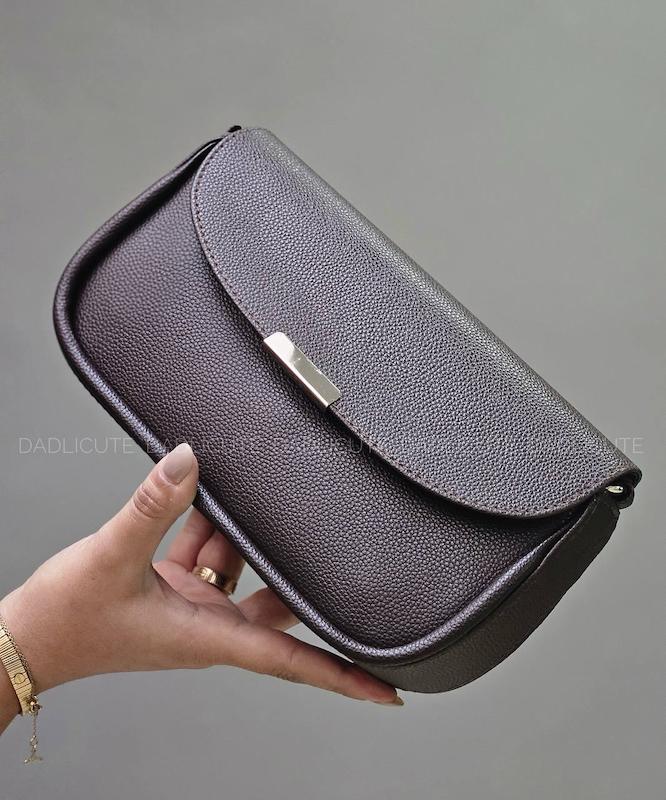 کیف زنانه(دخترانه) دوشی پاسپورتی فلز طلایی طرح چرم کد135C