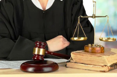 آیا منابع رایگان و جزوات مهم حقوقی برای آزمون‌ها کافی هستند؟