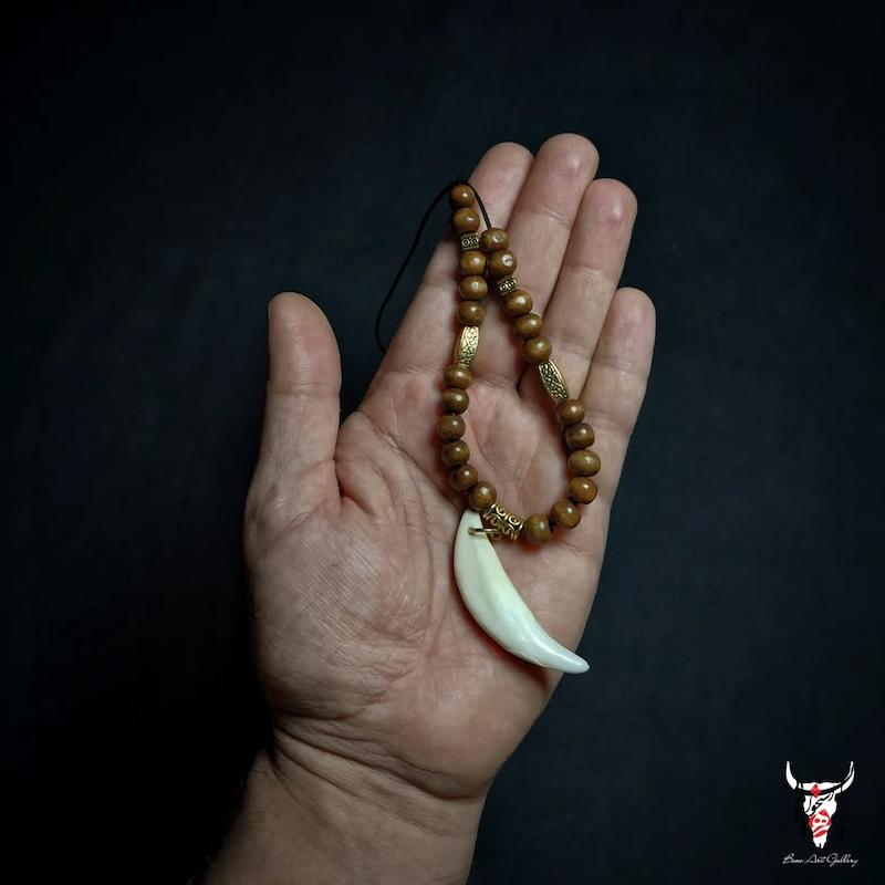 گردنبند دندان گرگ