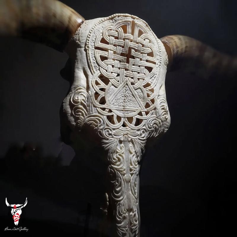جمجمه گاو غول هندی حکاکی