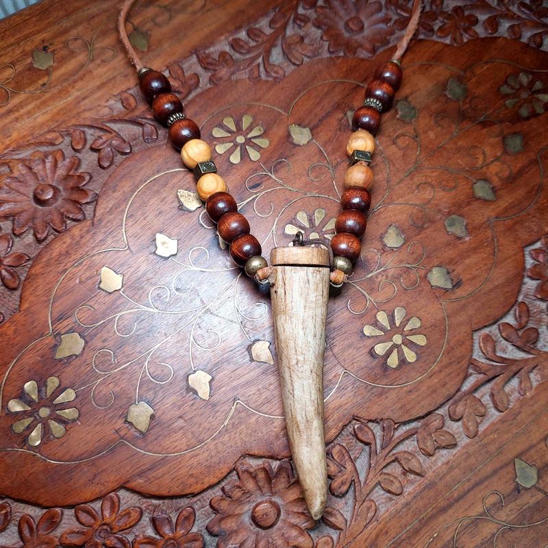 گردنبند سر شاخ گوزن جاساز