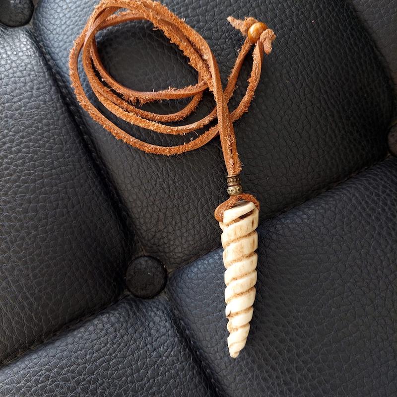 گردنبند سر شاخ گوزن حکاکی زنگر