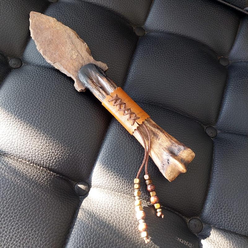 چاقوی عصرالحجری طرح گادولف
