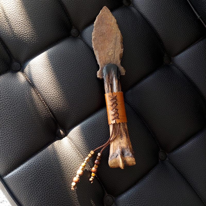 چاقوی عصرالحجری طرح گادولف