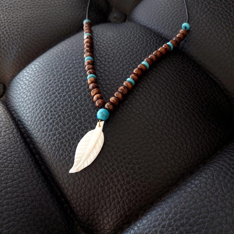 گردنبند حکاکی طرح برگ