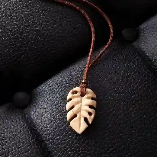 گردنبند حکاکی طرح برگ انجیری
