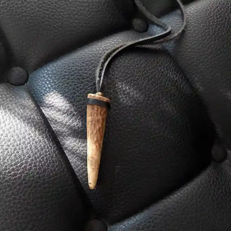 گردنبند سر شاخ گوزن طرح هدر