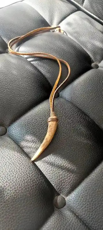 گردنبند سر شاخ گوزن طرح قاک
