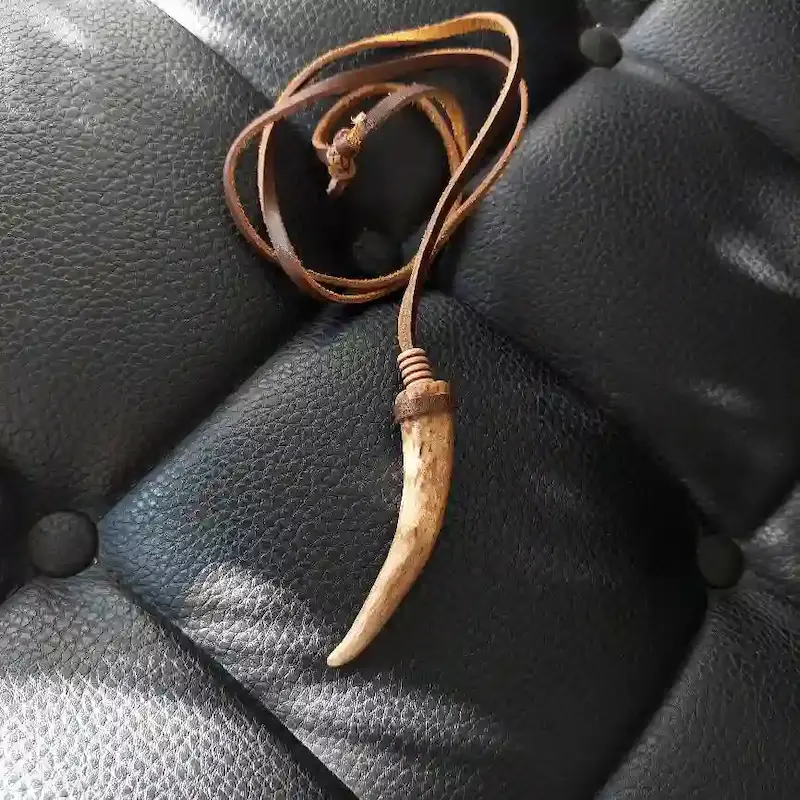 گردنبند سر شاخ گوزن طرح قاک