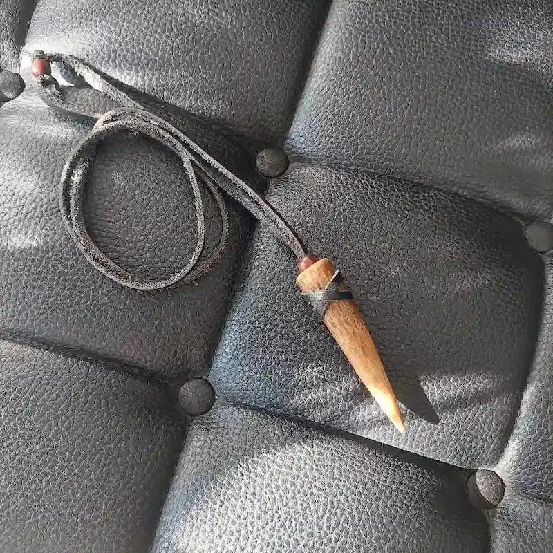 گردنبند سر شاخ گوزن طرح X