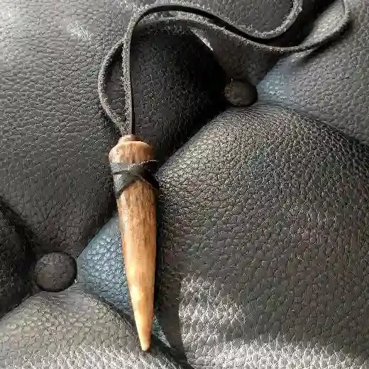 گردنبند سر شاخ گوزن طرح X