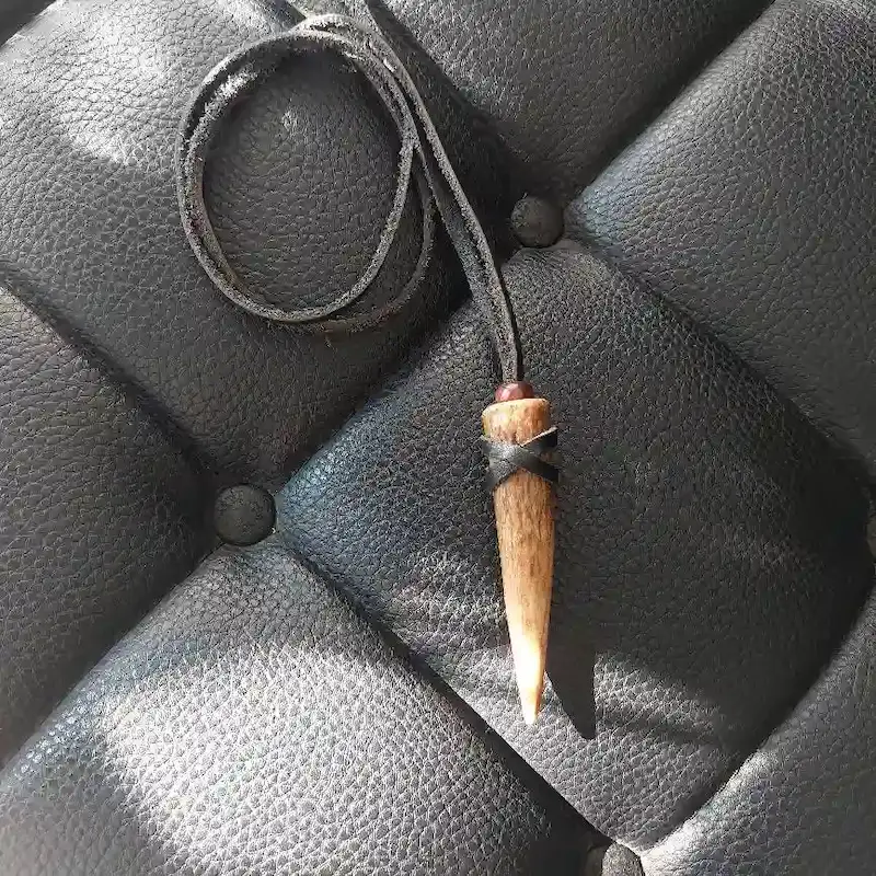 گردنبند سر شاخ گوزن طرح X