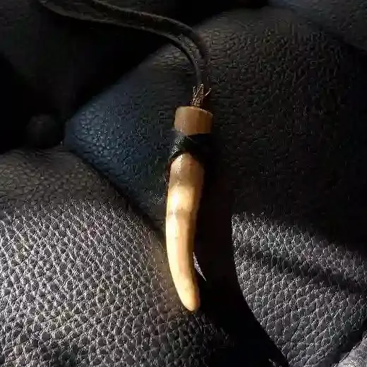 گردنبند سر شاخ گوزن طرح X KING