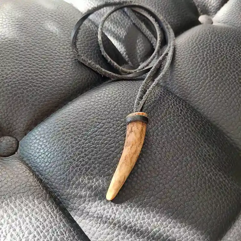 گردنبند سر شاخ گوزن طرح متا