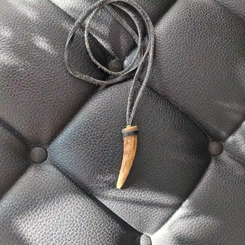 گردنبند سر شاخ گوزن طرح متا