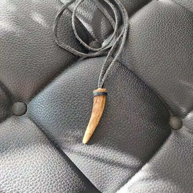 گردنبند سر شاخ گوزن طرح متا