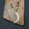 گردنبند طرح شاخ کل وحشی