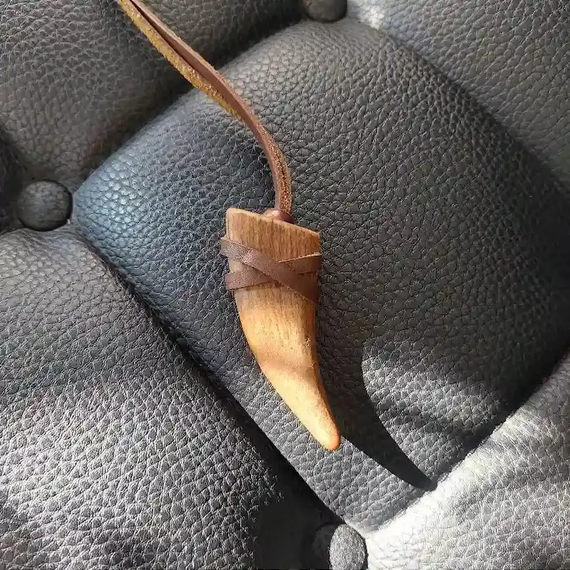 گردنبند سر شاخ گوزن طرح مشا
