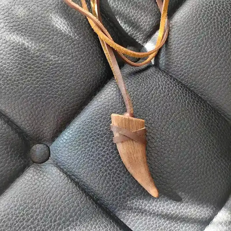 گردنبند سر شاخ گوزن طرح مشا