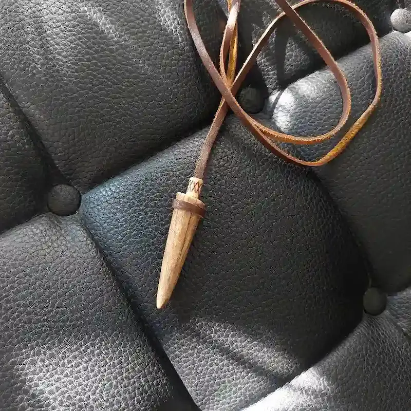 گردنبند سر شاخ گوزن طرح گالو