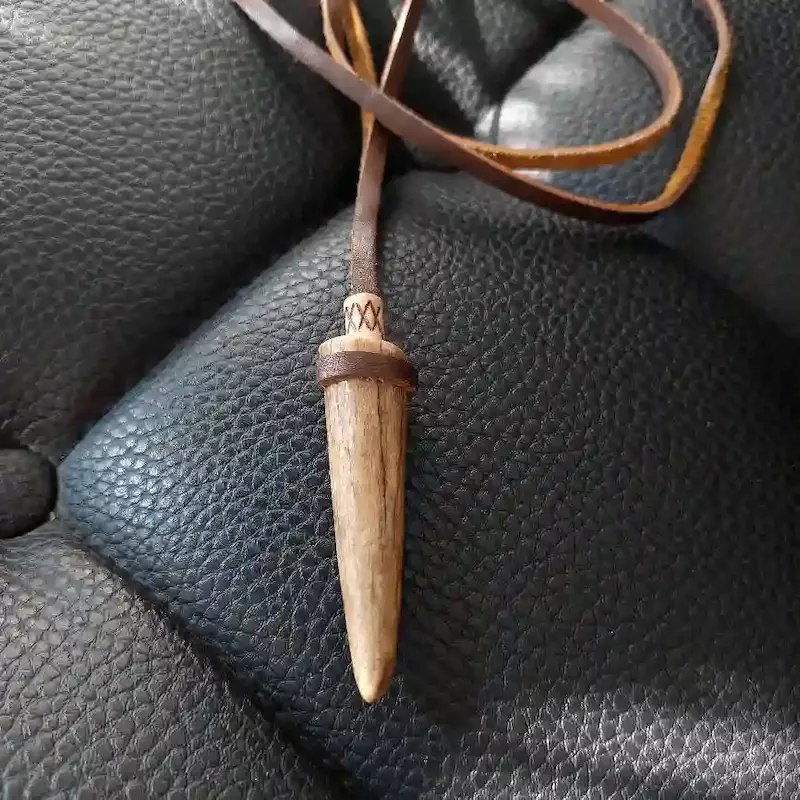 گردنبند سر شاخ گوزن طرح گالو