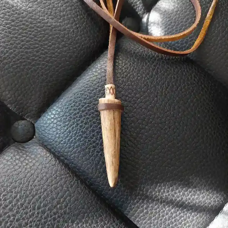 گردنبند سر شاخ گوزن طرح گالو