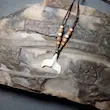 گردنبند حکاکی طرح دم نهنگ