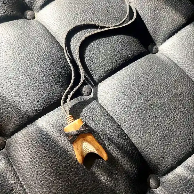 گردنبند سر شاخ گوزن دوقلو