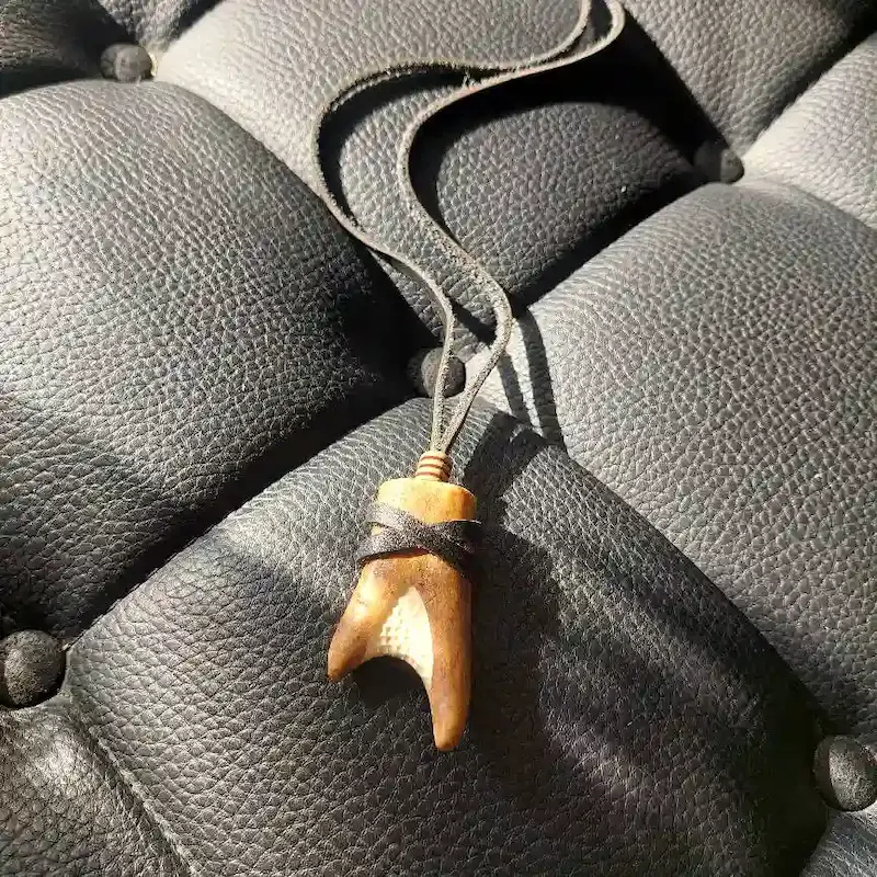 گردنبند سر شاخ گوزن دوقلو