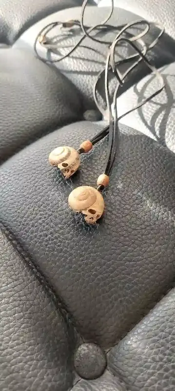 گردنبند لاک حلزون طرح جمجمه