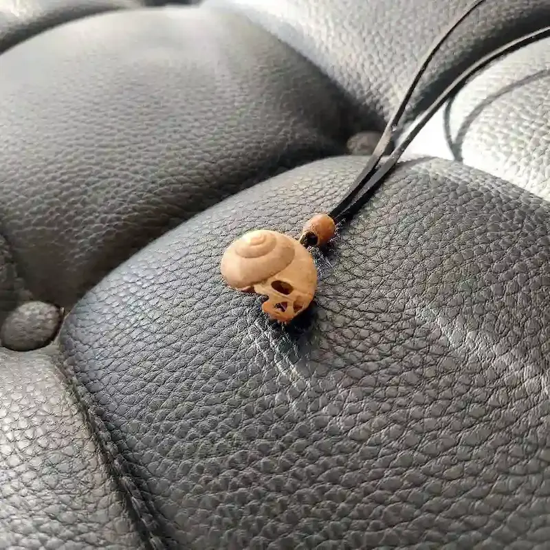 گردنبند لاک حلزون طرح جمجمه