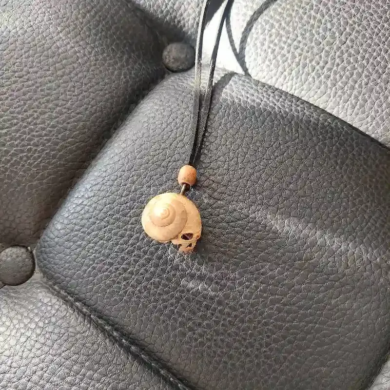 گردنبند لاک حلزون طرح جمجمه
