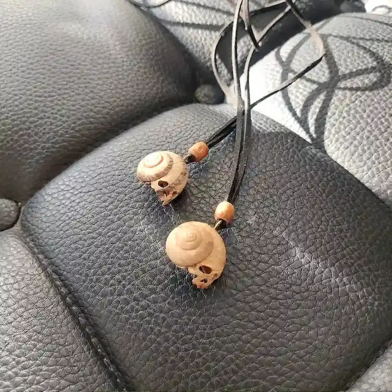 گردنبند لاک حلزون طرح جمجمه