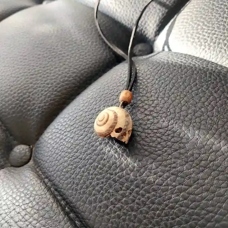 گردنبند لاک حلزون طرح جمجمه