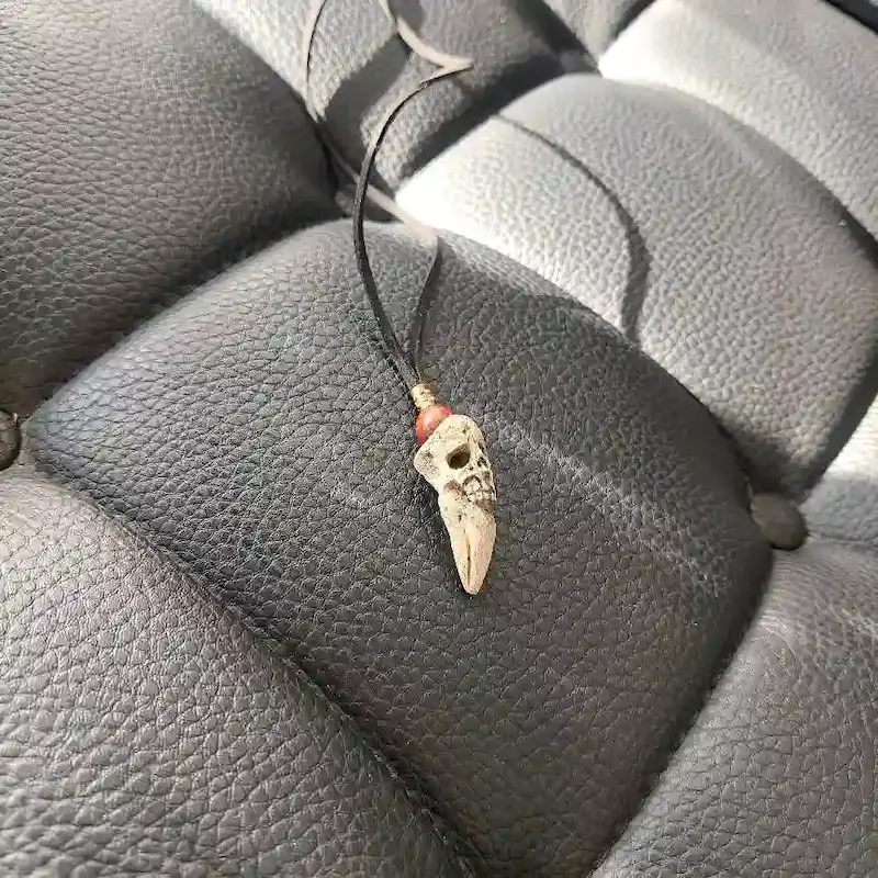گردنبند حکاکی شده طرح جمجمه