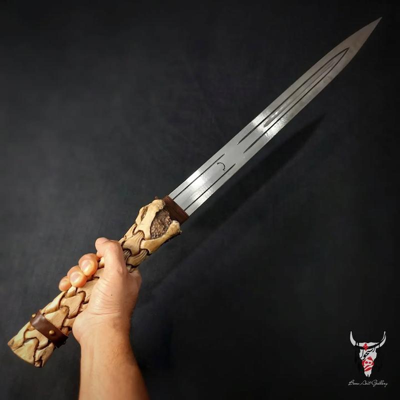 شمشیر وایکینگی ‌حـکاکی شده
