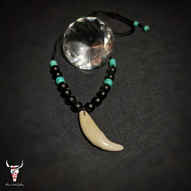 گردنبند دندان گرگ
