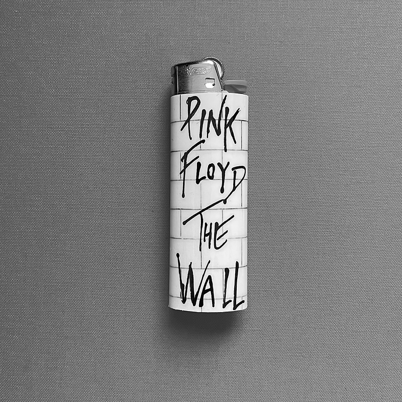 لايتر the wall