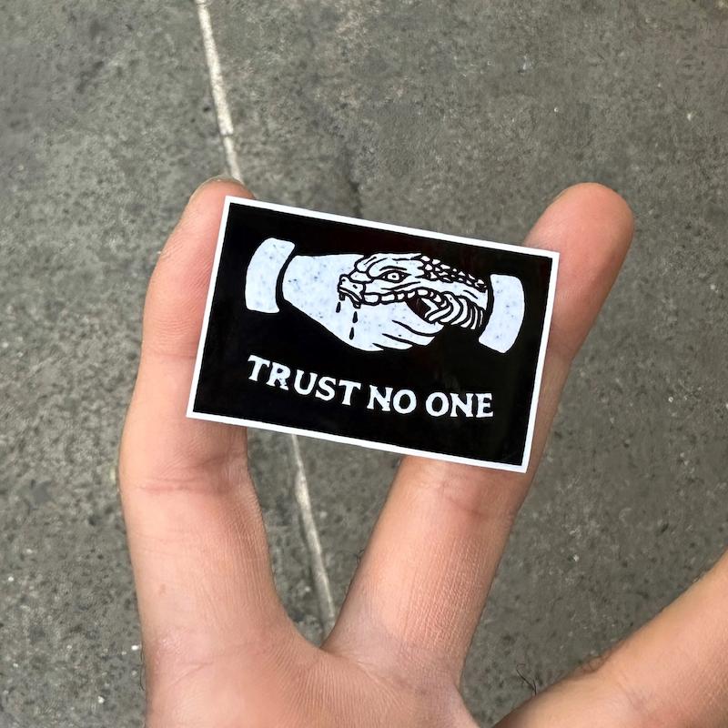 استيكر "trust no one"