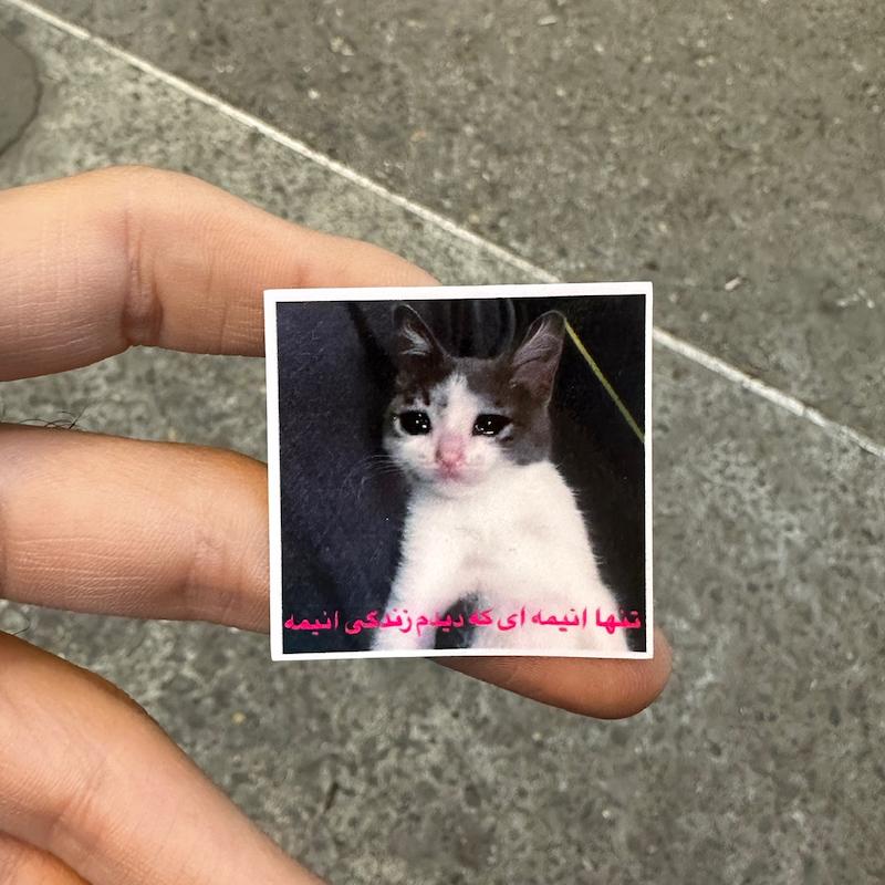 استيكر "زندگي انيمه نوشته صورتي"