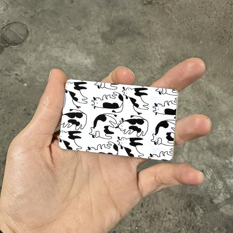 استيكر كارت عابر" پترن سياه سفيد گاو"