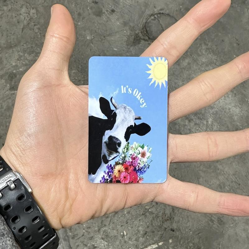 استيكر كارت عابربانك "گاو با دسته گل"