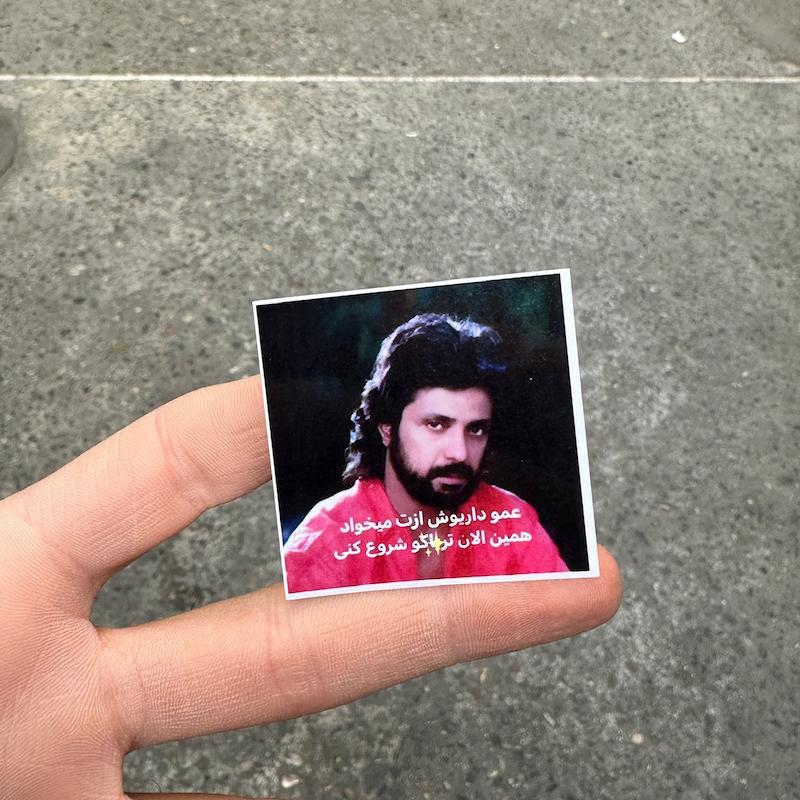 استيكر "عمو داريوش ٢"